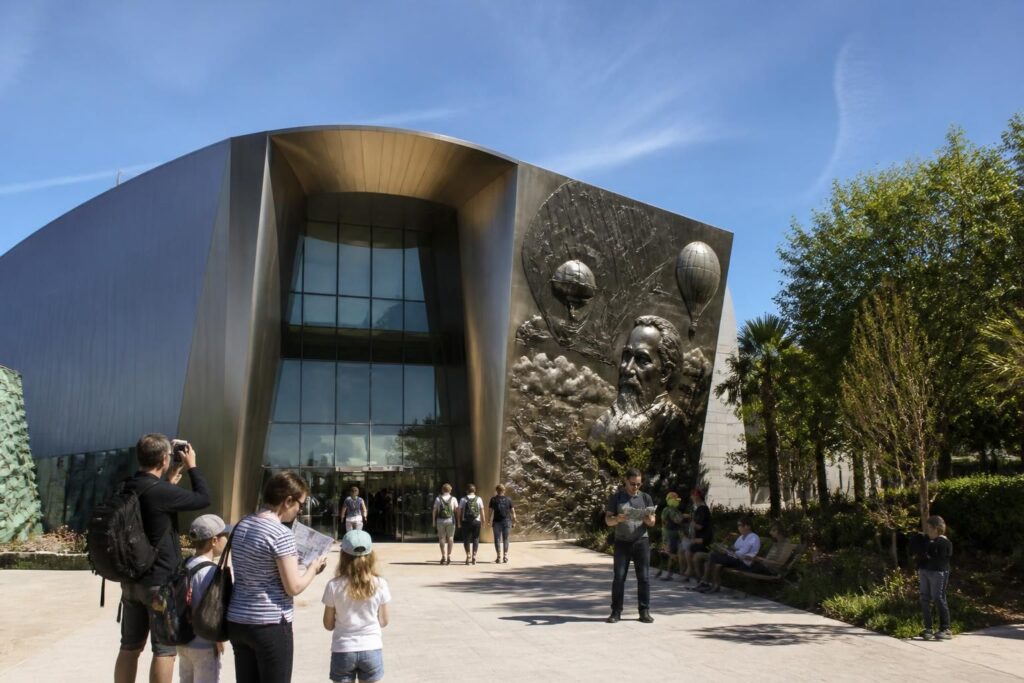 découvrez le musée jules verne à nantes : consultez les horaires d'ouverture, les tarifs d'entrée et lisez les avis des visiteurs pour préparer votre visite.