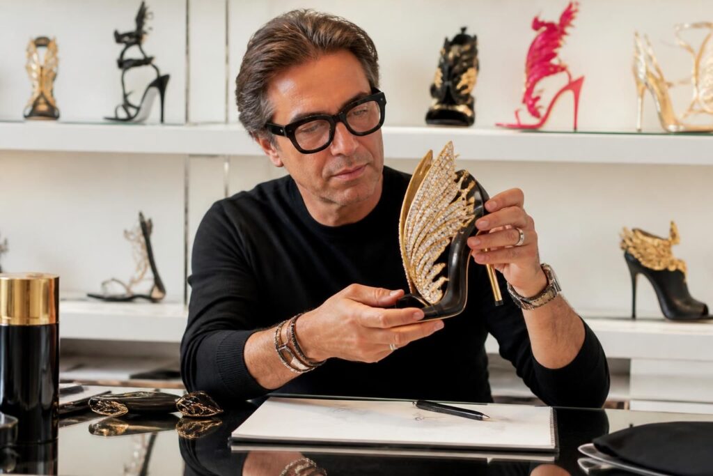 découvrez l'univers de giuseppe zanotti, designer renommé, et explorez ses chaussures iconiques alliant élégance et innovation.